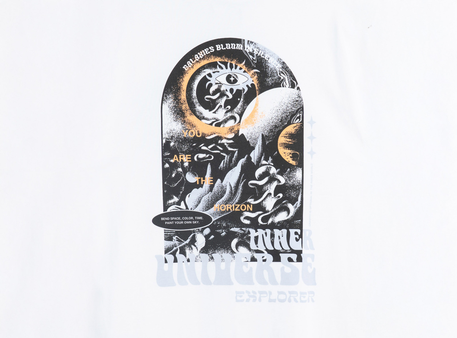 Biały t-shirt LOOSE z autorską grafika z przodu