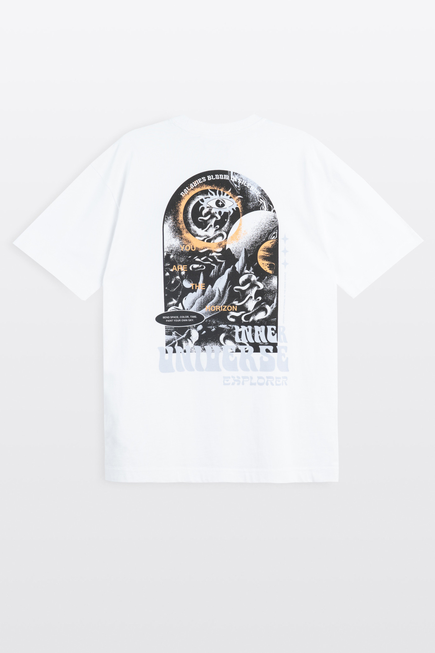 Biały t-shirt LOOSE z autorską grafika z przodu