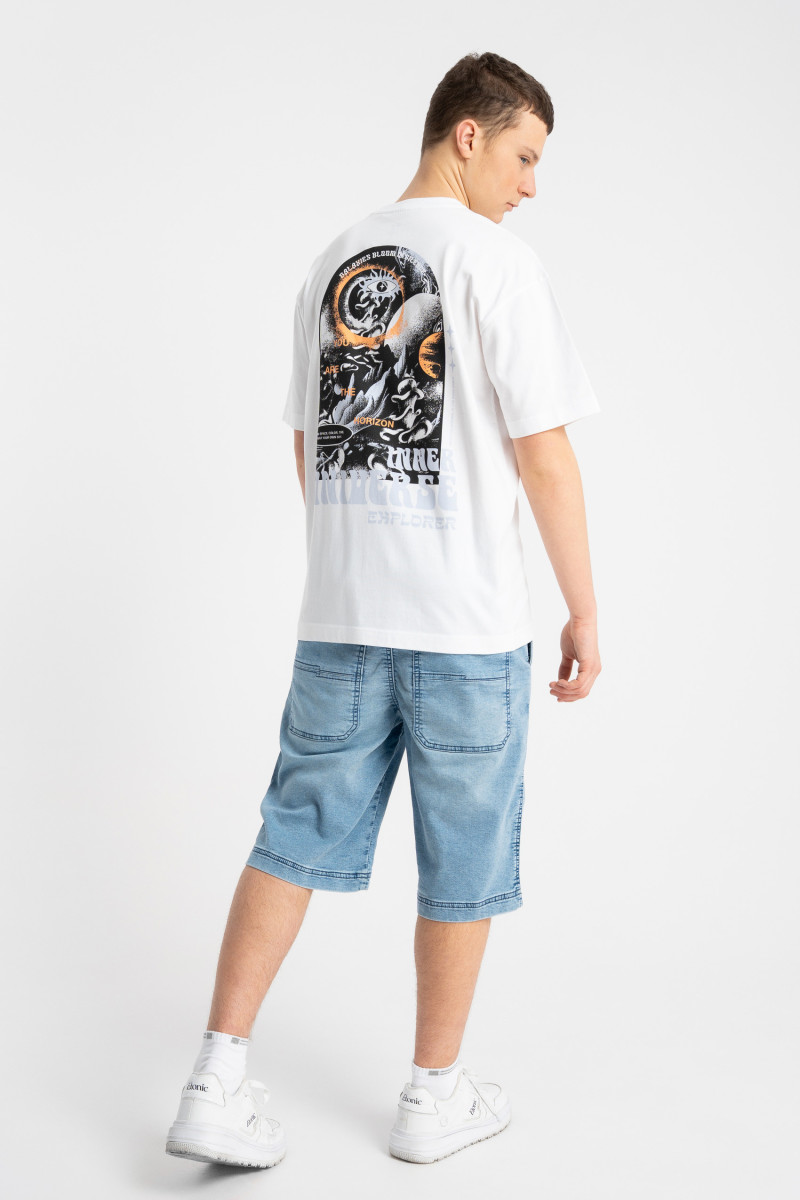 Biały t-shirt LOOSE z autorską grafika z przodu