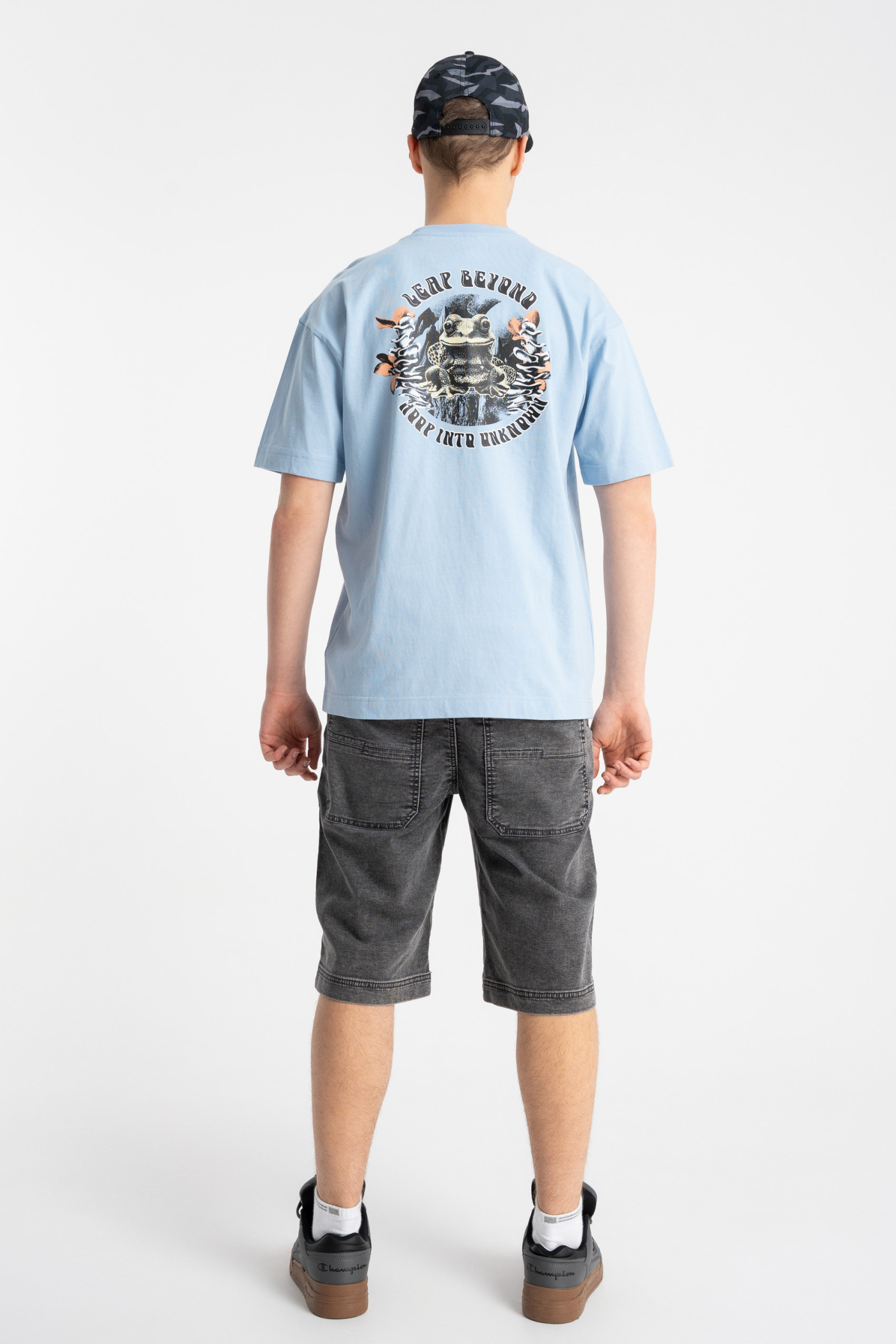 Niebieski t-shirt LOOSE z autorską grafika z przodu