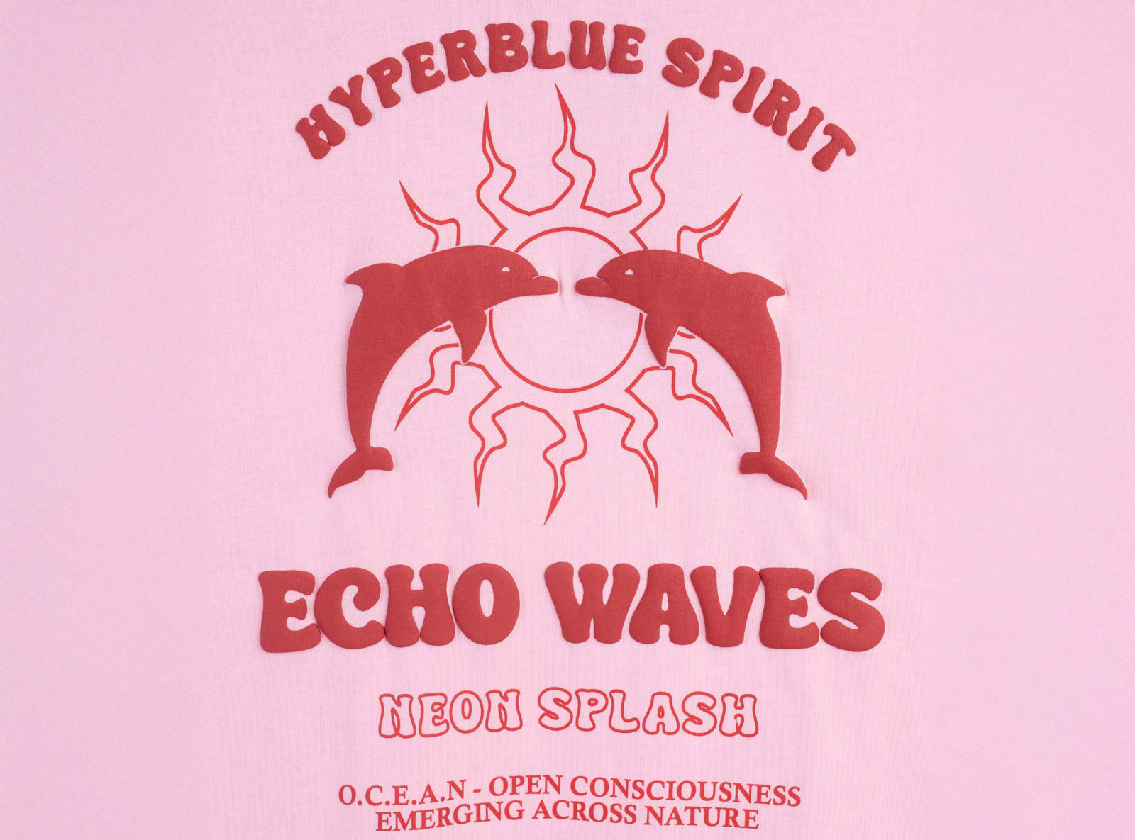 Różowy t-shirt BOXY z autorską grafika z przodu