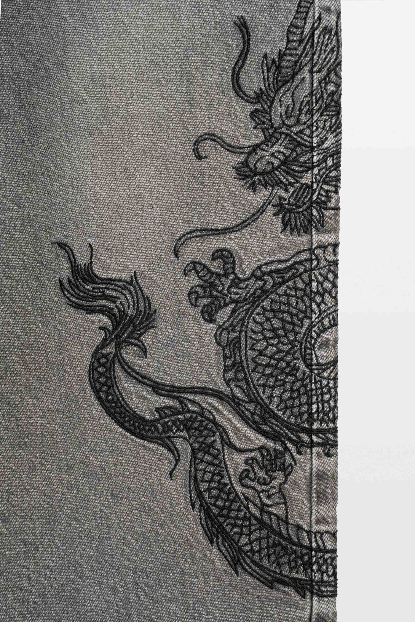 Szare spodnie jeansowe BAGGY z haftem na nogawce