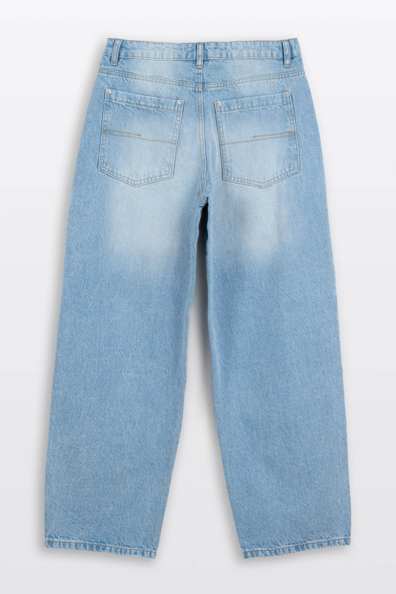 Niebieskie spodnie jeansowe BAGGY z modnymi przetarciami