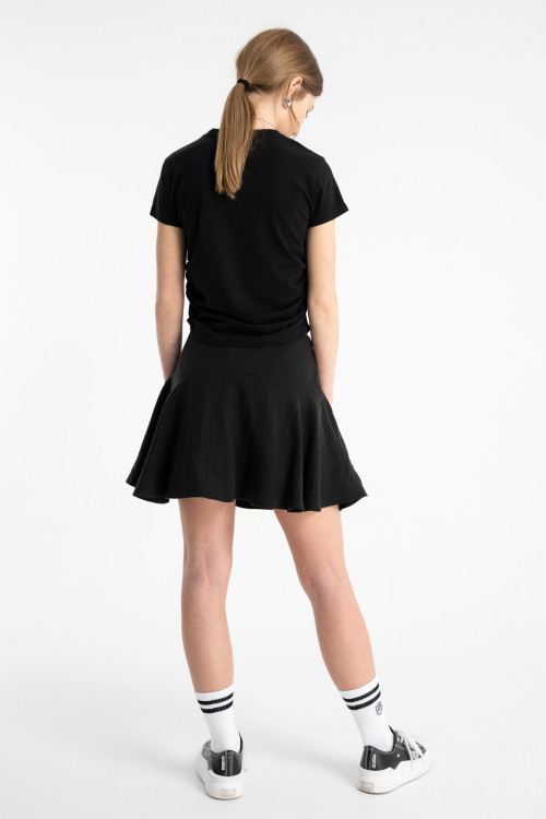 Czarna spódnica mini z rozkloszowanym dołem