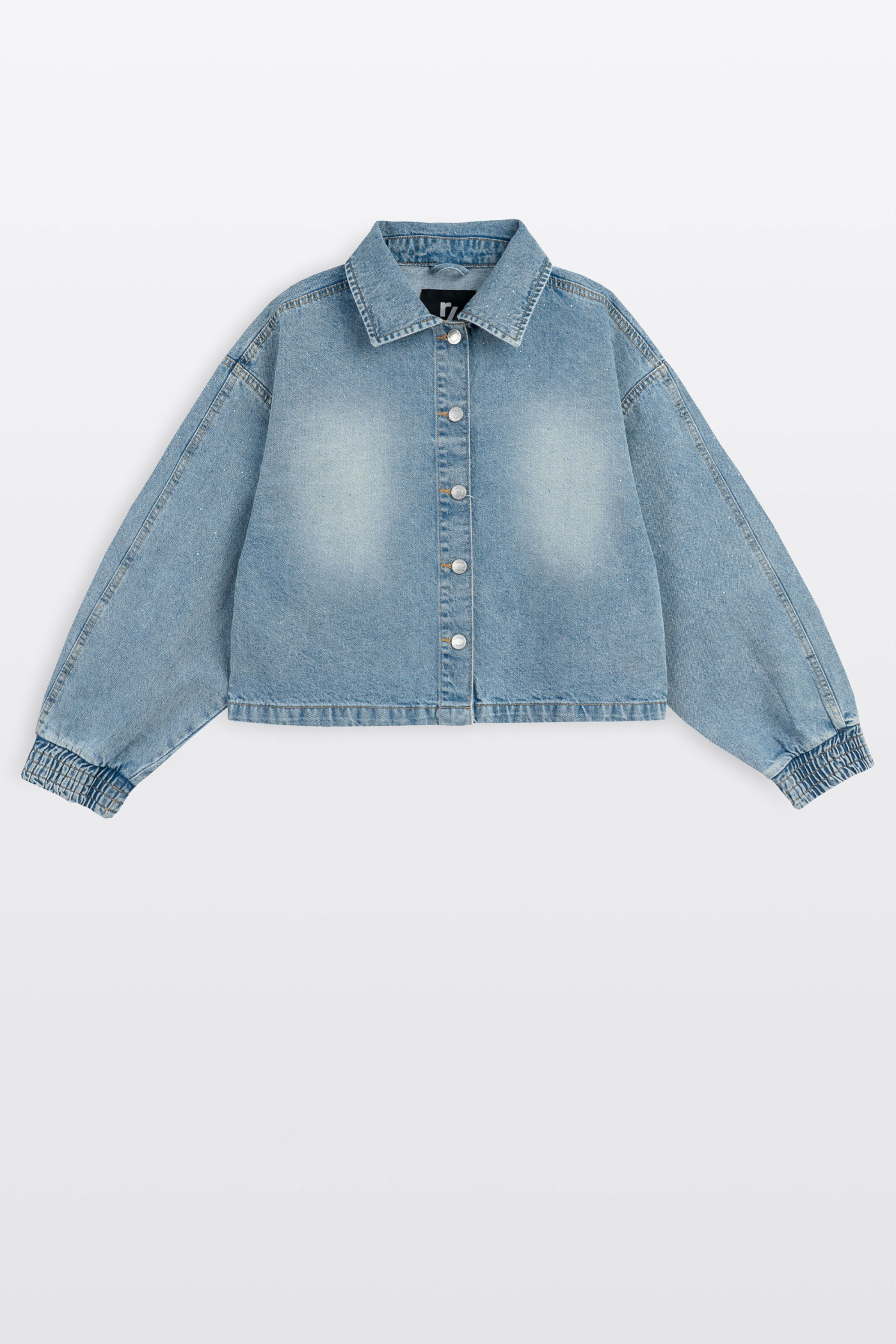 Niebieska kurtka jeansowa ozdobiona kryształkami