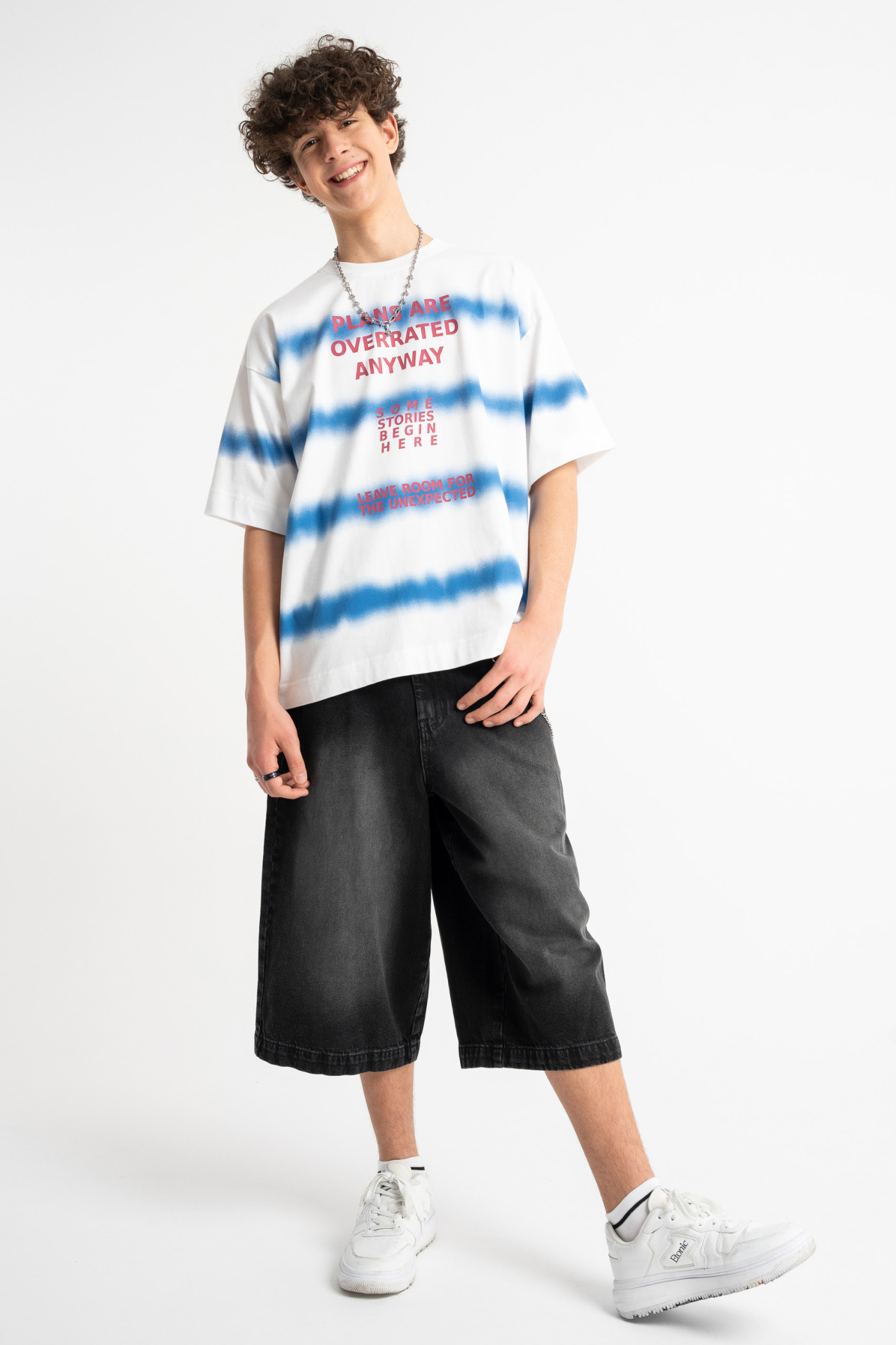 Biały t-shirt LOOSE z nadrukiem na całości