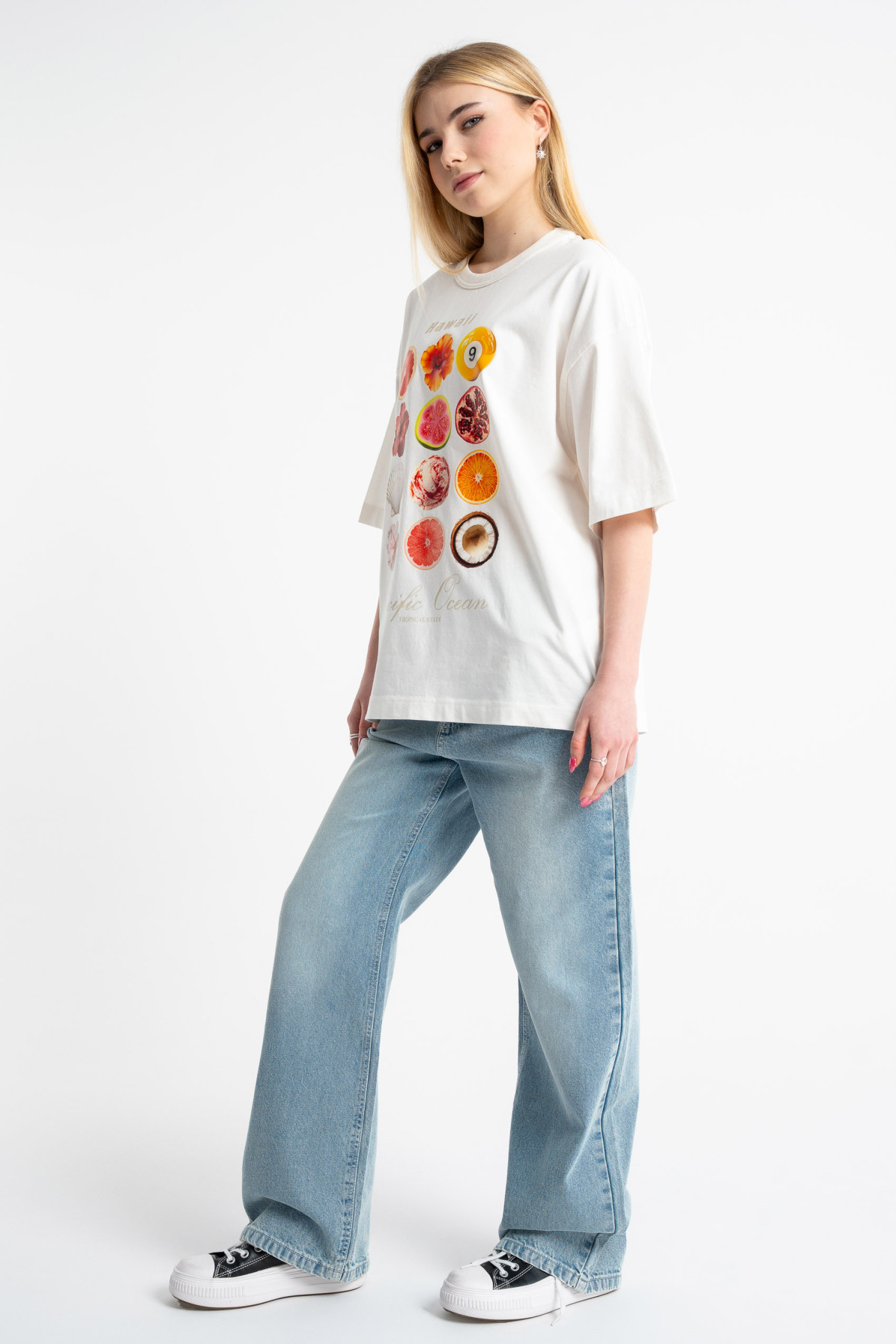 Biały t-shirt OVERSIZE z autorską grafika z przodu