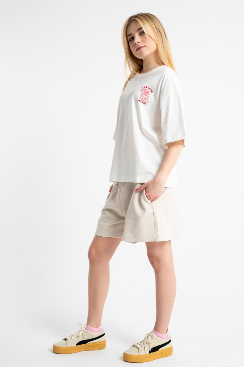 Biały t-shirt BOXY z autorską grafika z przodu