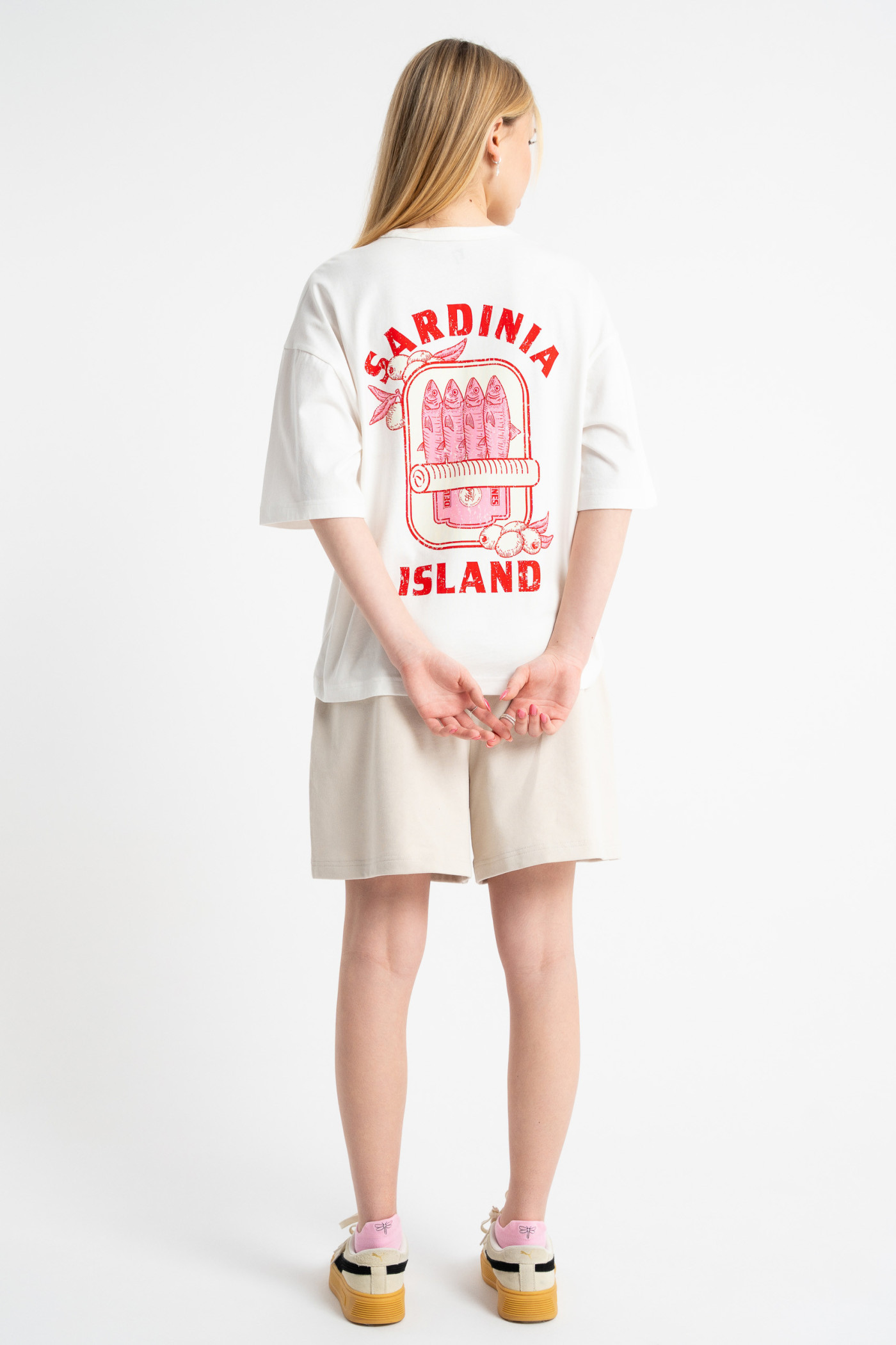 Biały t-shirt BOXY z autorską grafika z przodu