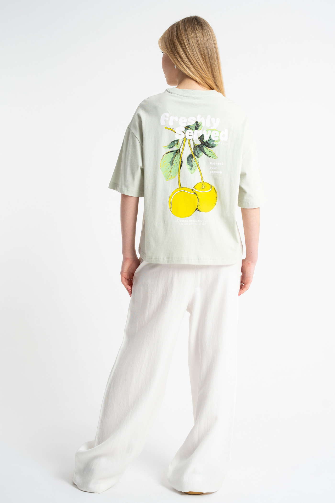 Zielony t-shirt BOXY z autorską grafika z tyłu