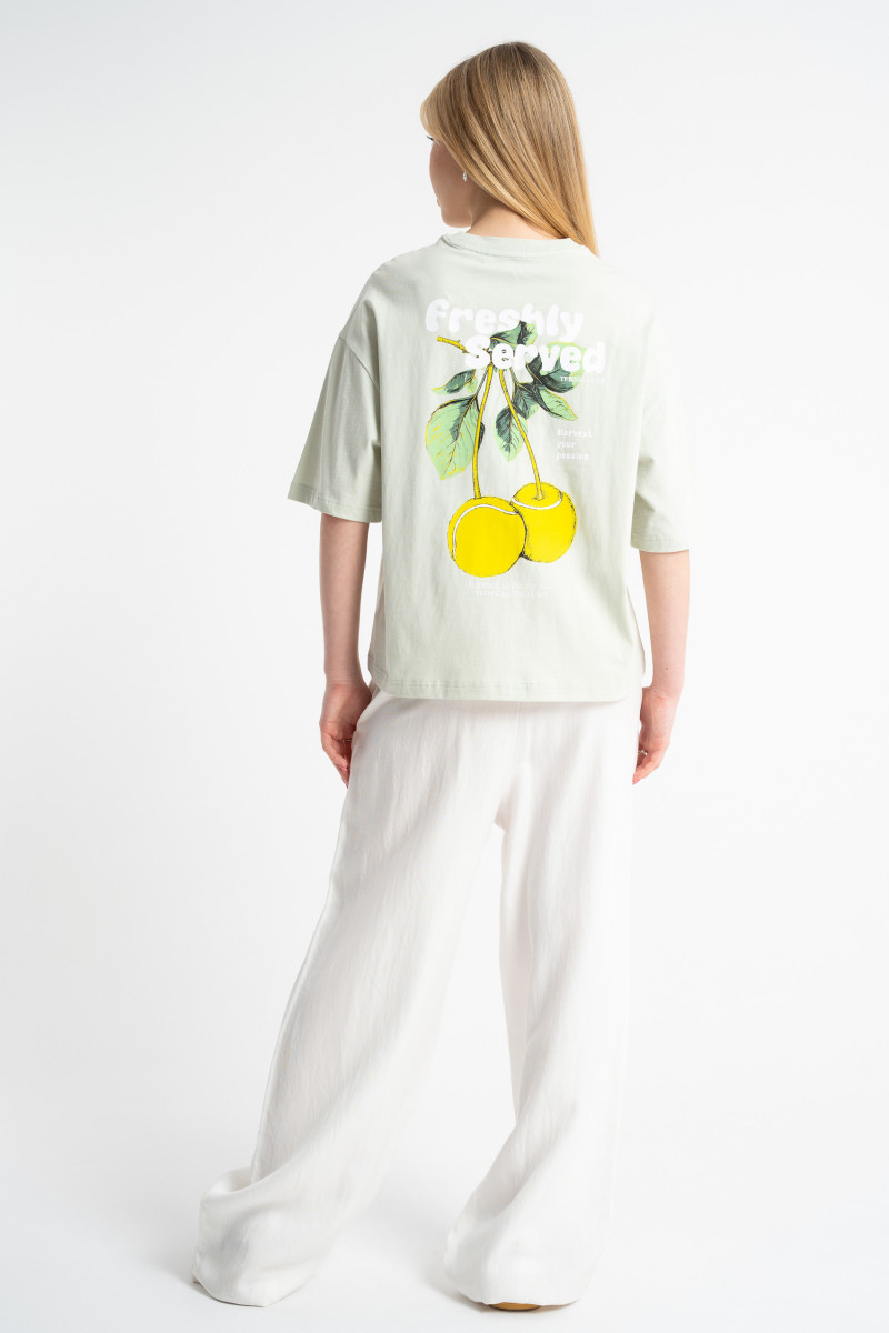 Zielony t-shirt BOXY z autorską grafika z tyłu