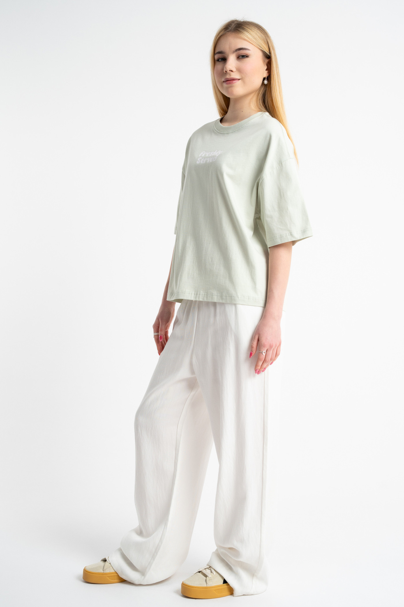 Zielony t-shirt BOXY z autorską grafika z tyłu