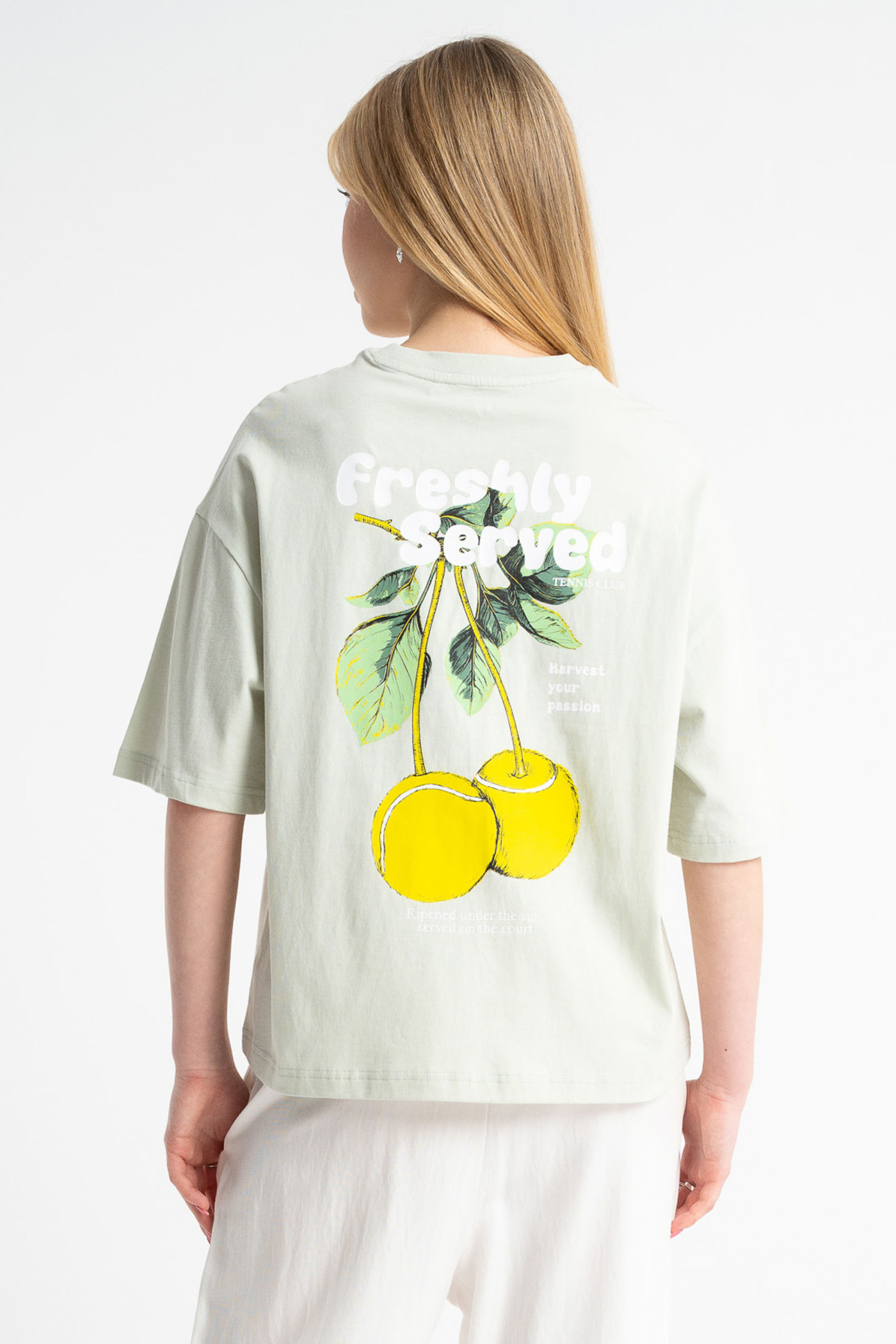 Zielony t-shirt BOXY z autorską grafika z tyłu