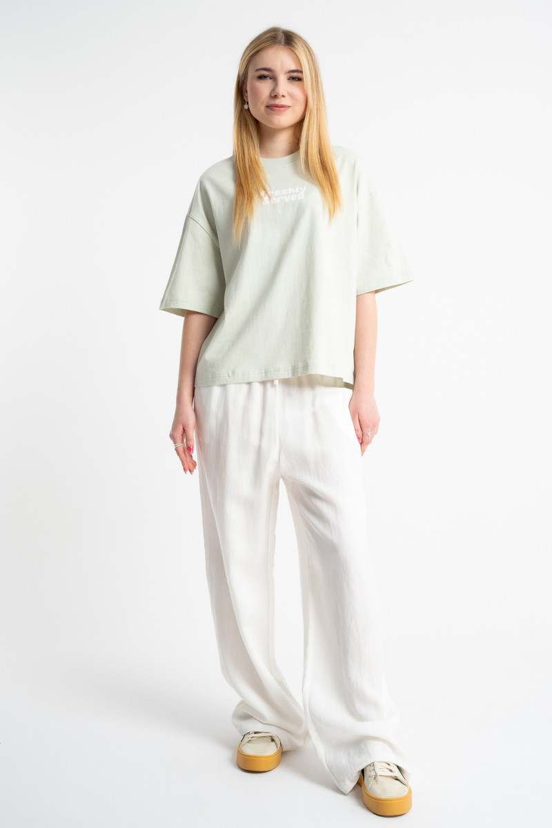 Zielony t-shirt BOXY z autorską grafika z tyłu