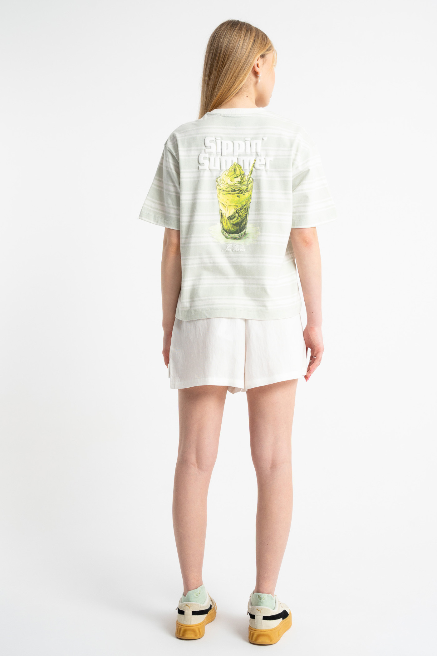 T-shirt CROPPED w biało-zielone paski z autorską grafiką z tyłu