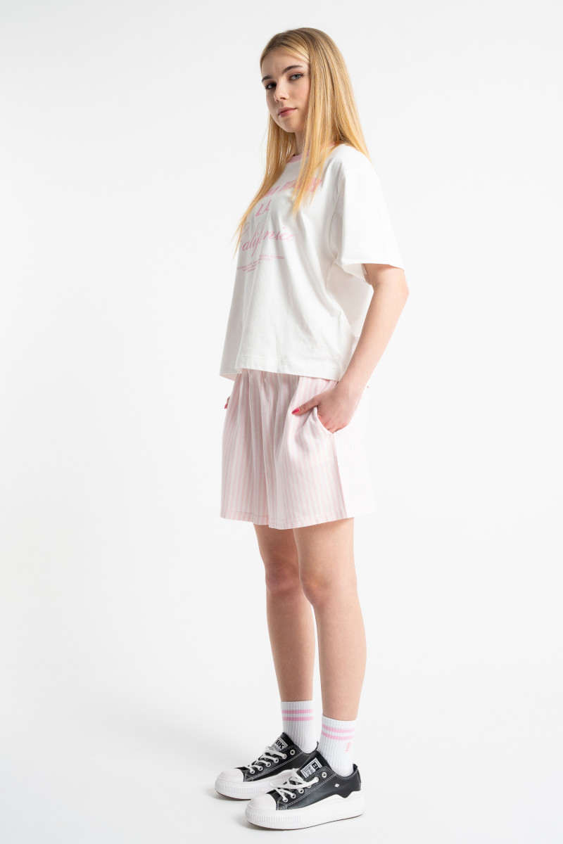Biały t-shirt CROPPED z autorską grafiką z przodu