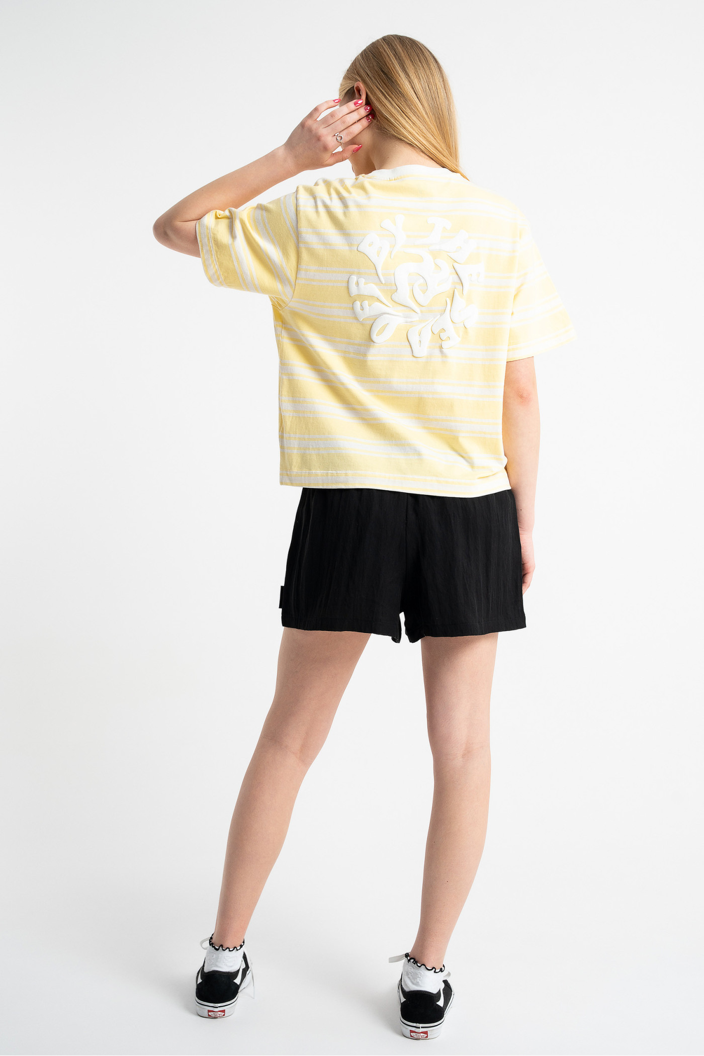 T-shirt CROPPED w biało-żółte paski z autorską grafiką z tyłu