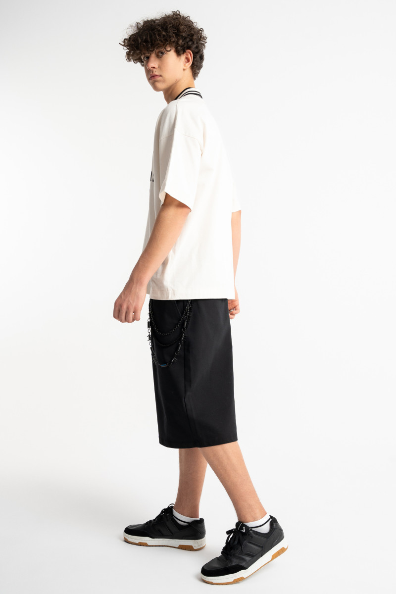 Biały t-shirt z kontrastowym kołnierzykiem