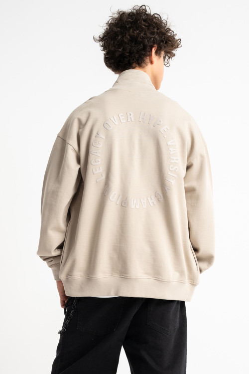 Beżowa bluza na stójce z autorską grafiką z tyłu