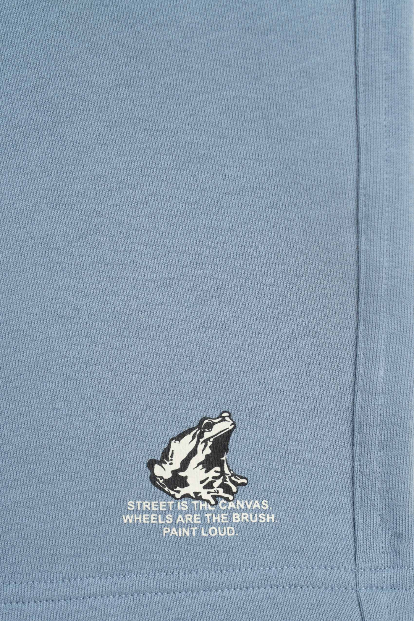 Czarne krótkie spodenki LOOSE z minimalistycznym nadrukiem