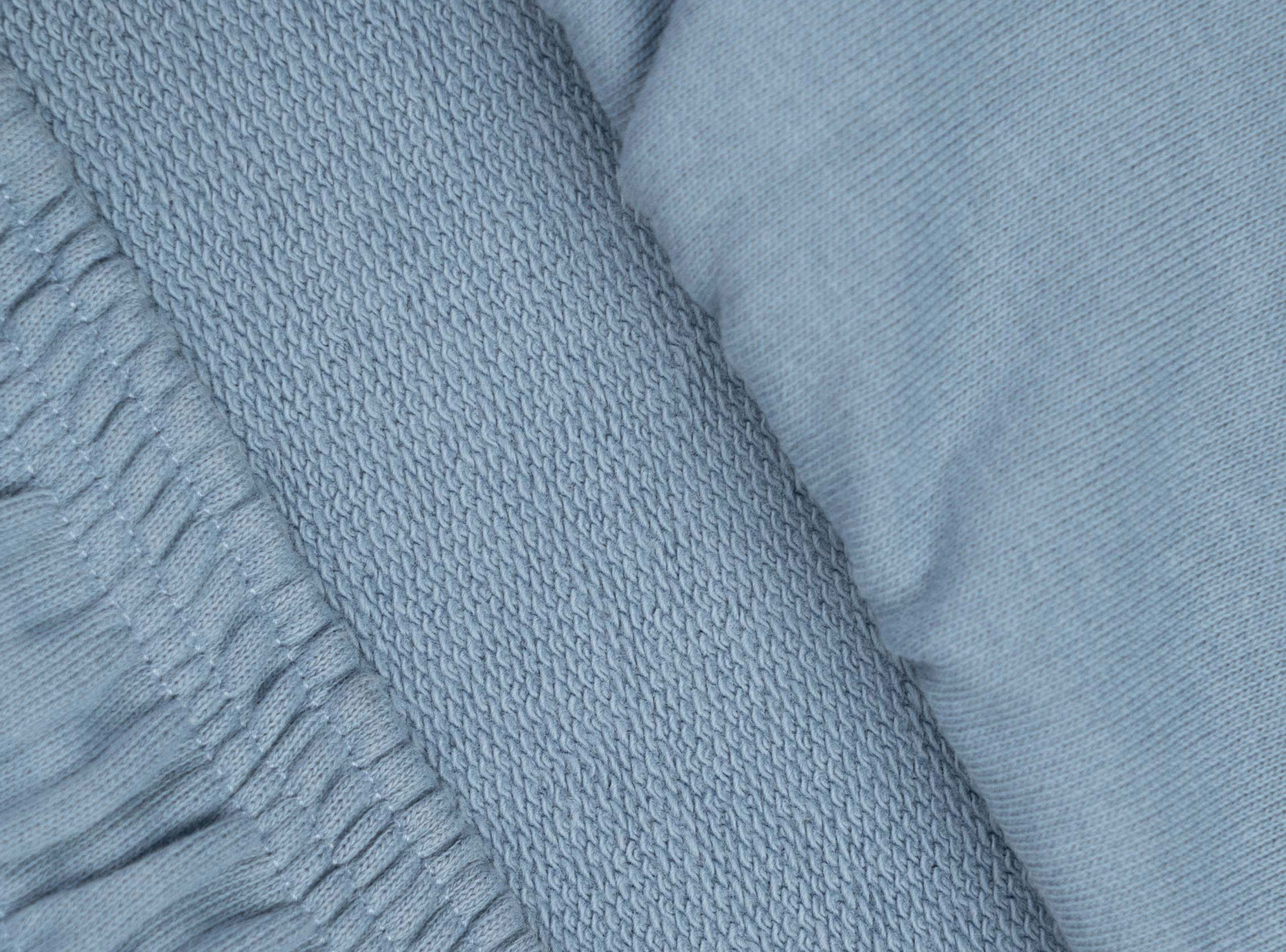 Czarne krótkie spodenki LOOSE z minimalistycznym nadrukiem