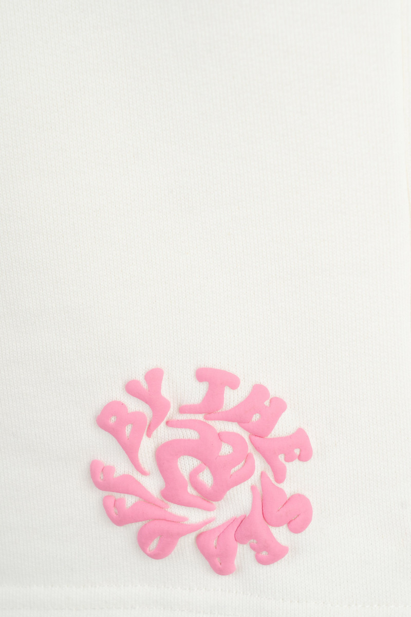 Kremowe krótkie spodenki z minimalistycznym nadrukiem