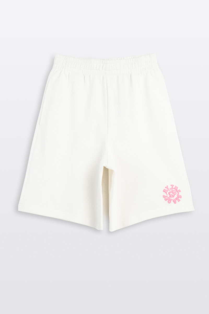Kremowe krótkie spodenki z minimalistycznym nadrukiem