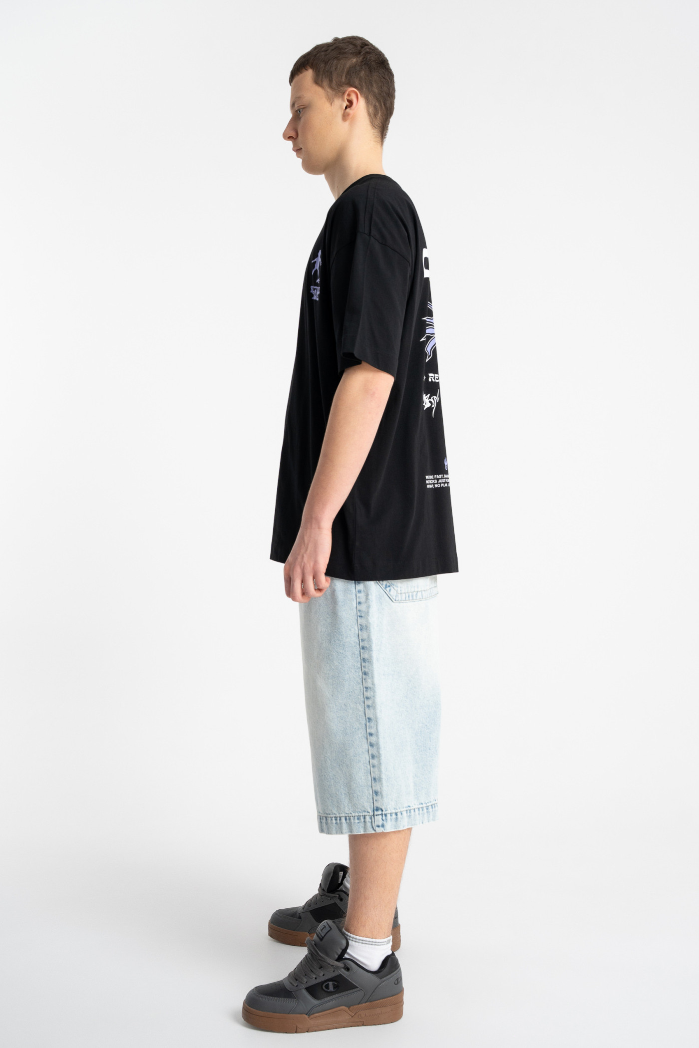 Czarny t-shirt OVERSIZE z autorską grafiką z tyłu