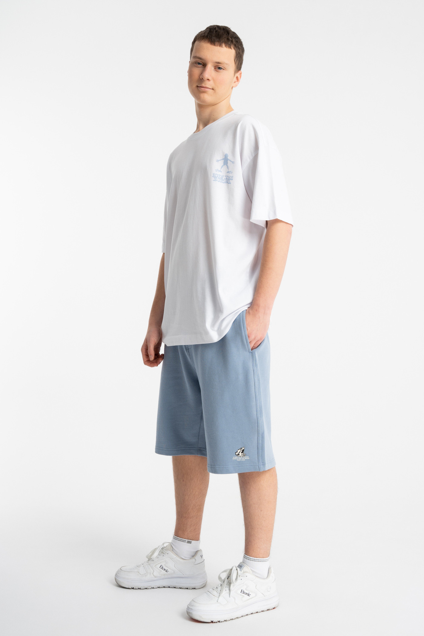 Biały t-shirt OVERSIZE z autorską grafika z tyłu