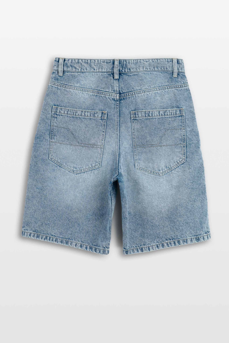 Niebieskie krótkie spodenki jeansowe model SKATER z efektem sprania