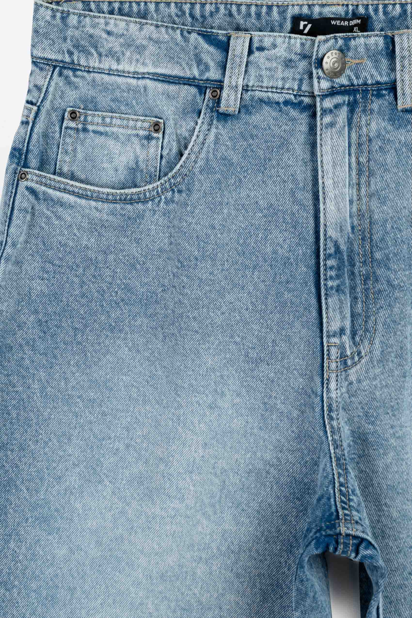 Niebieskie krótkie spodenki jeansowe model SKATER z efektem sprania