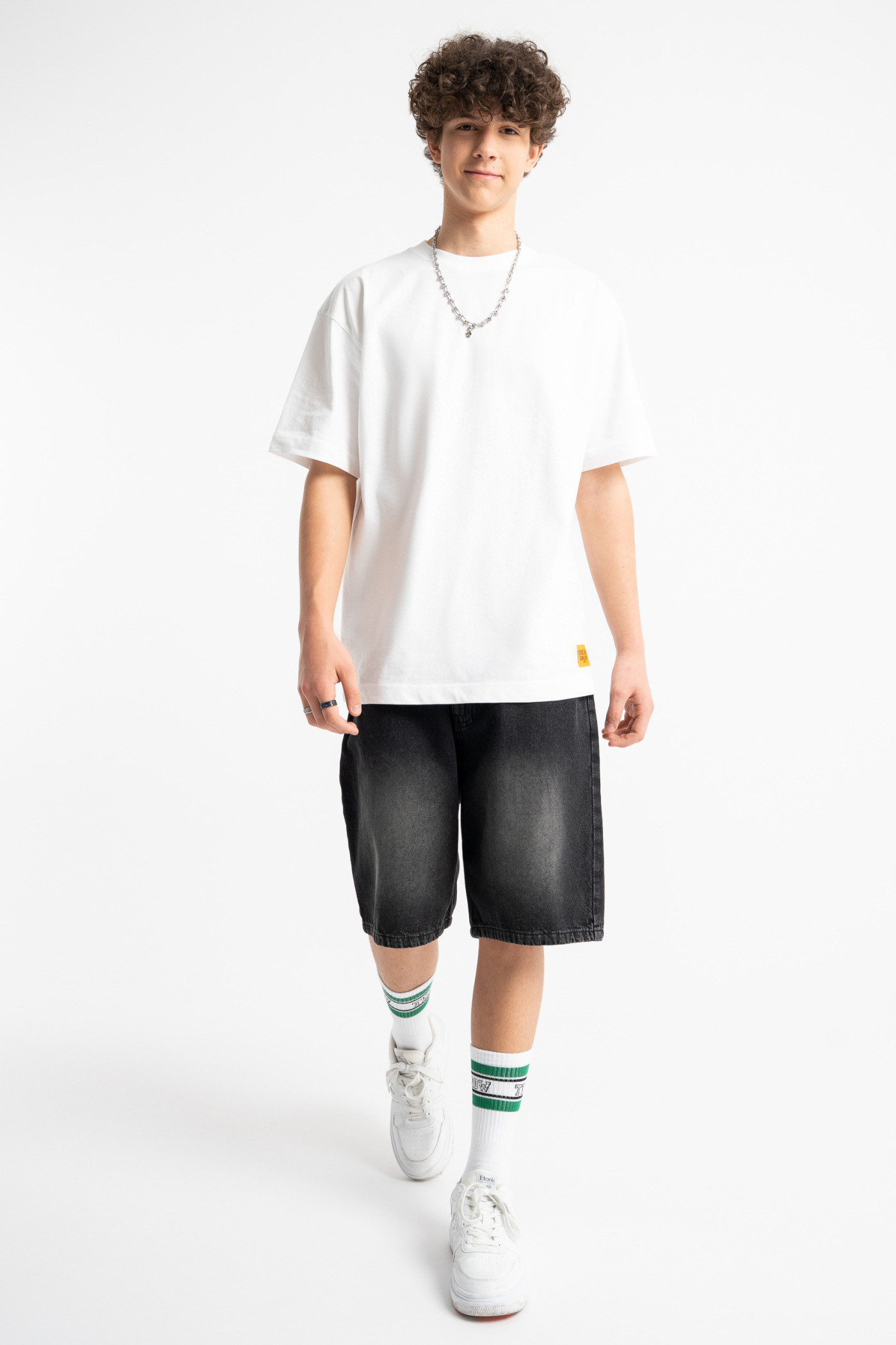 Szare krótkie spodenki jeansowe SKATER