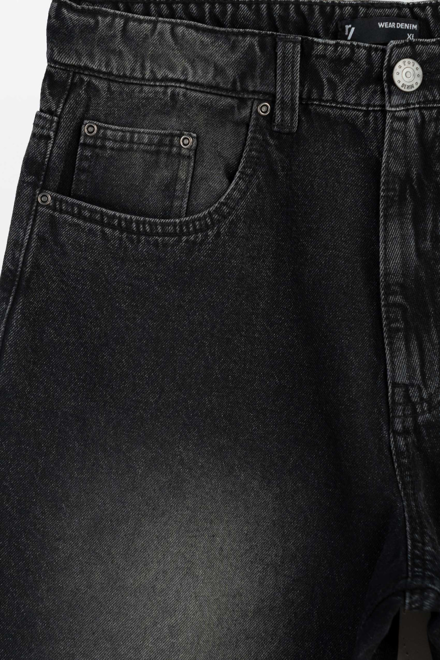 Czarne krótkie spodenki jeansowe model SKATER z efektem sprania