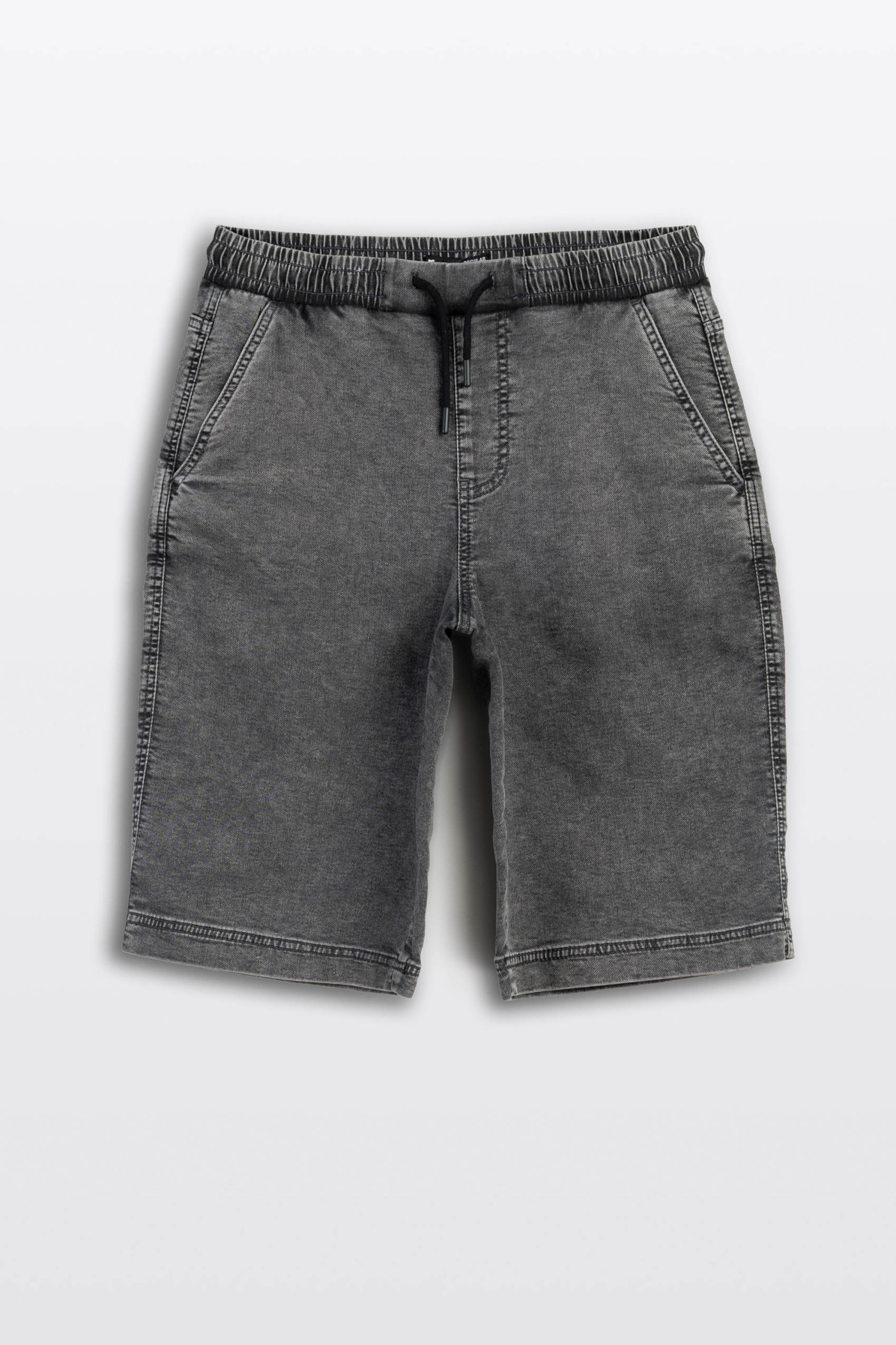 Szare krótkie spodenki jeansowe z modnymi przeszyciami