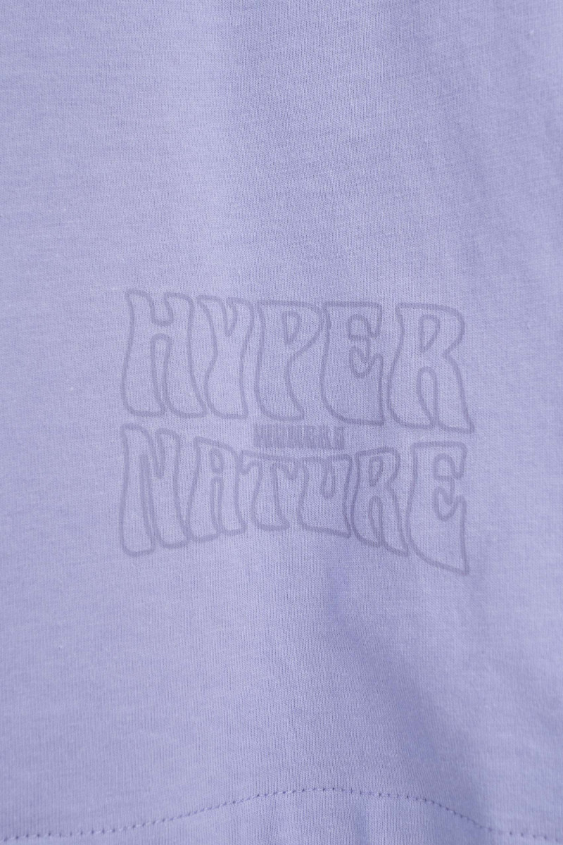 Fioletowy t-shirt LOOSE z autorską grafika z tyłu