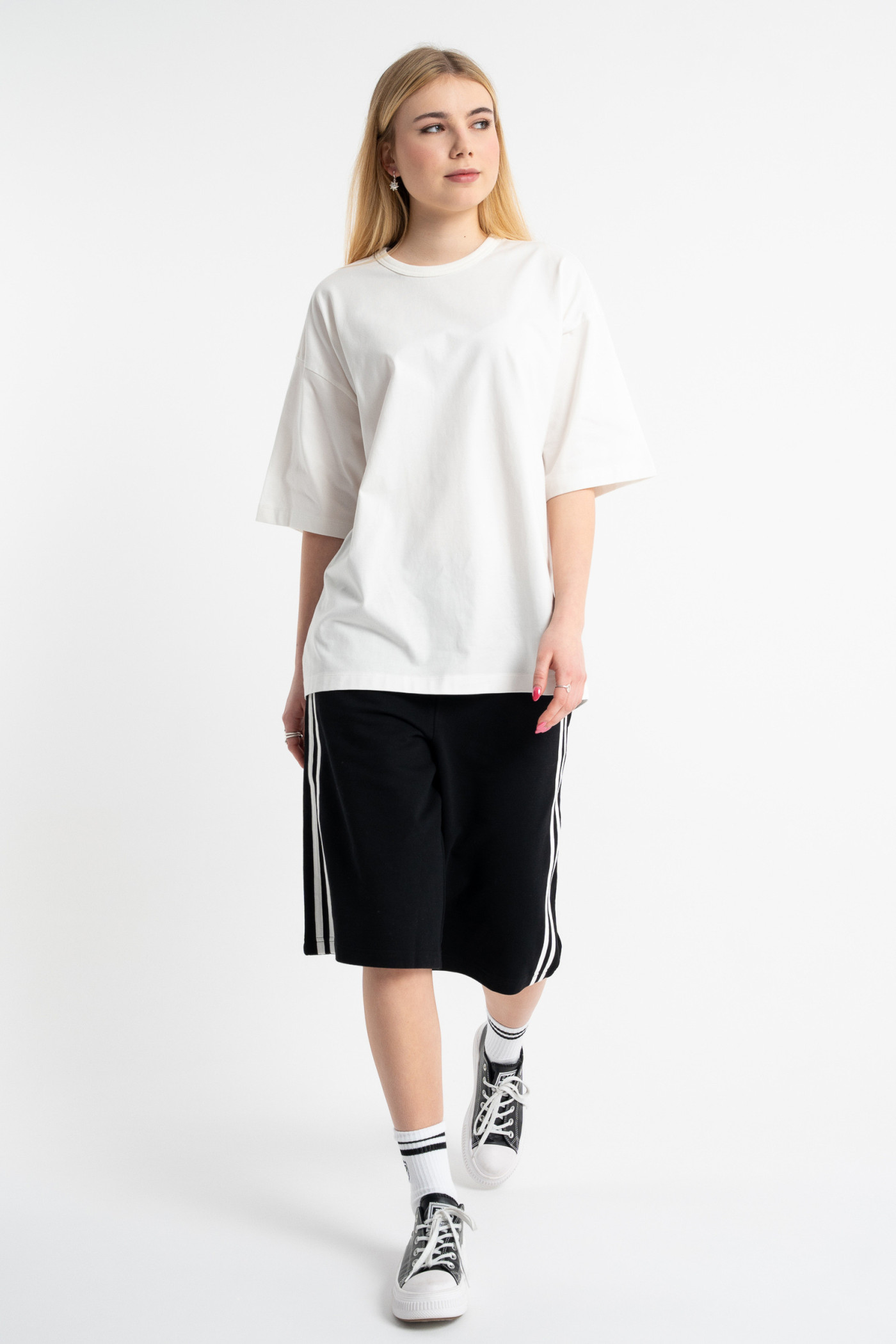 Kremowy t-shirt OVERSIZE z autorską grafika z tyłu