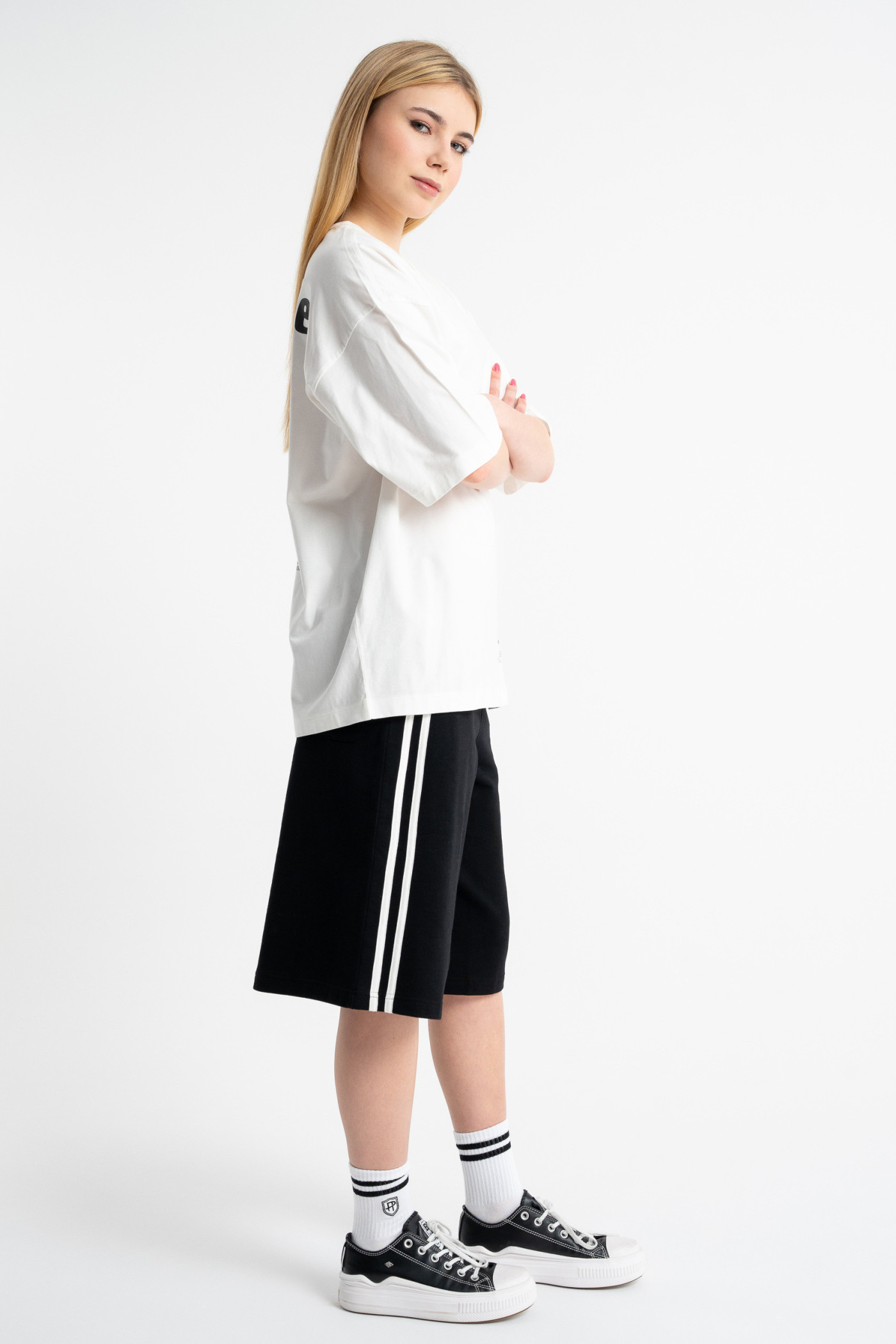 Biały t-shirt OVERSIZE z autorską grafika z tyłu