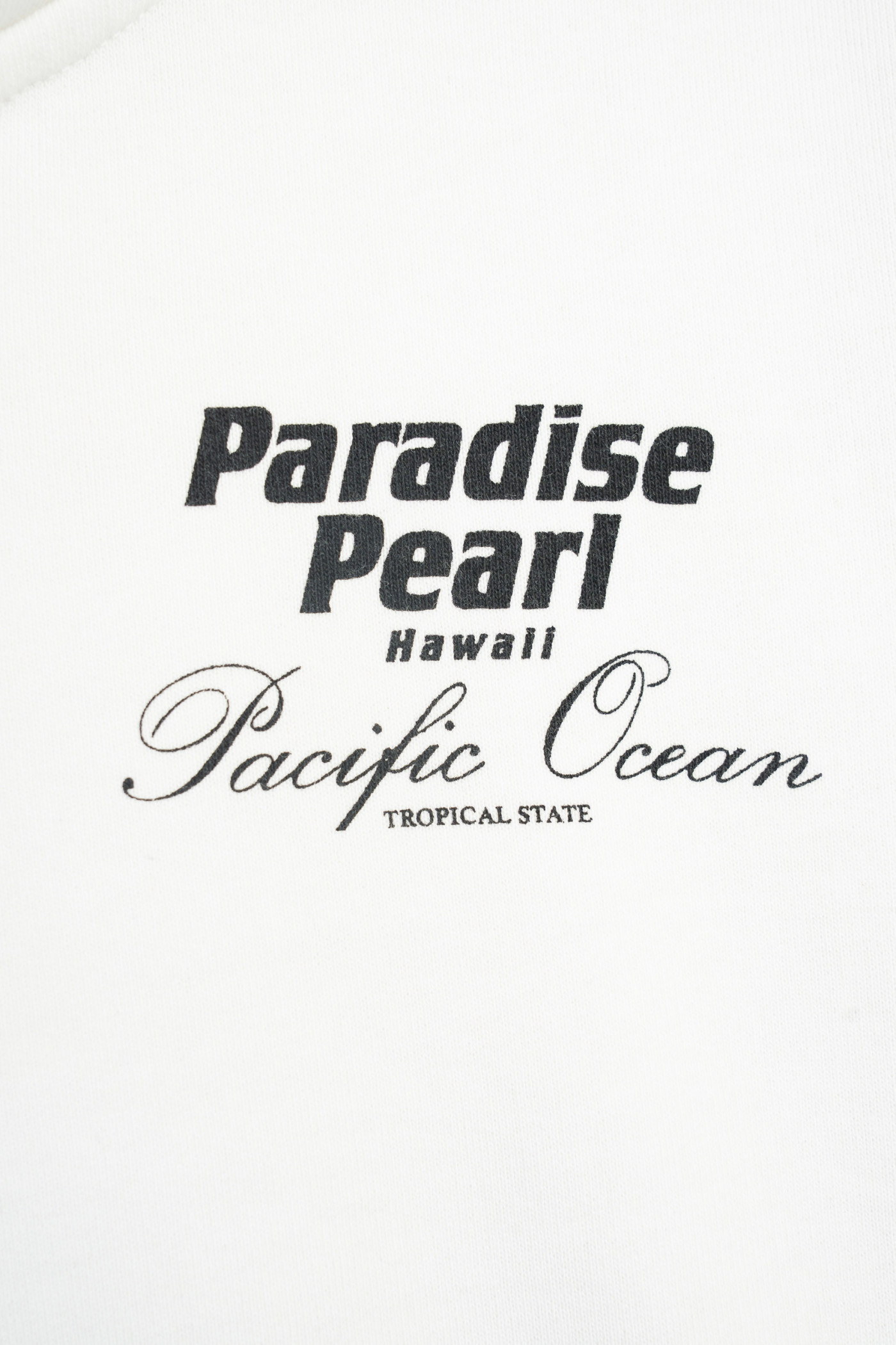 Biała bluza z kapturem z autorską grafiką z tyłu