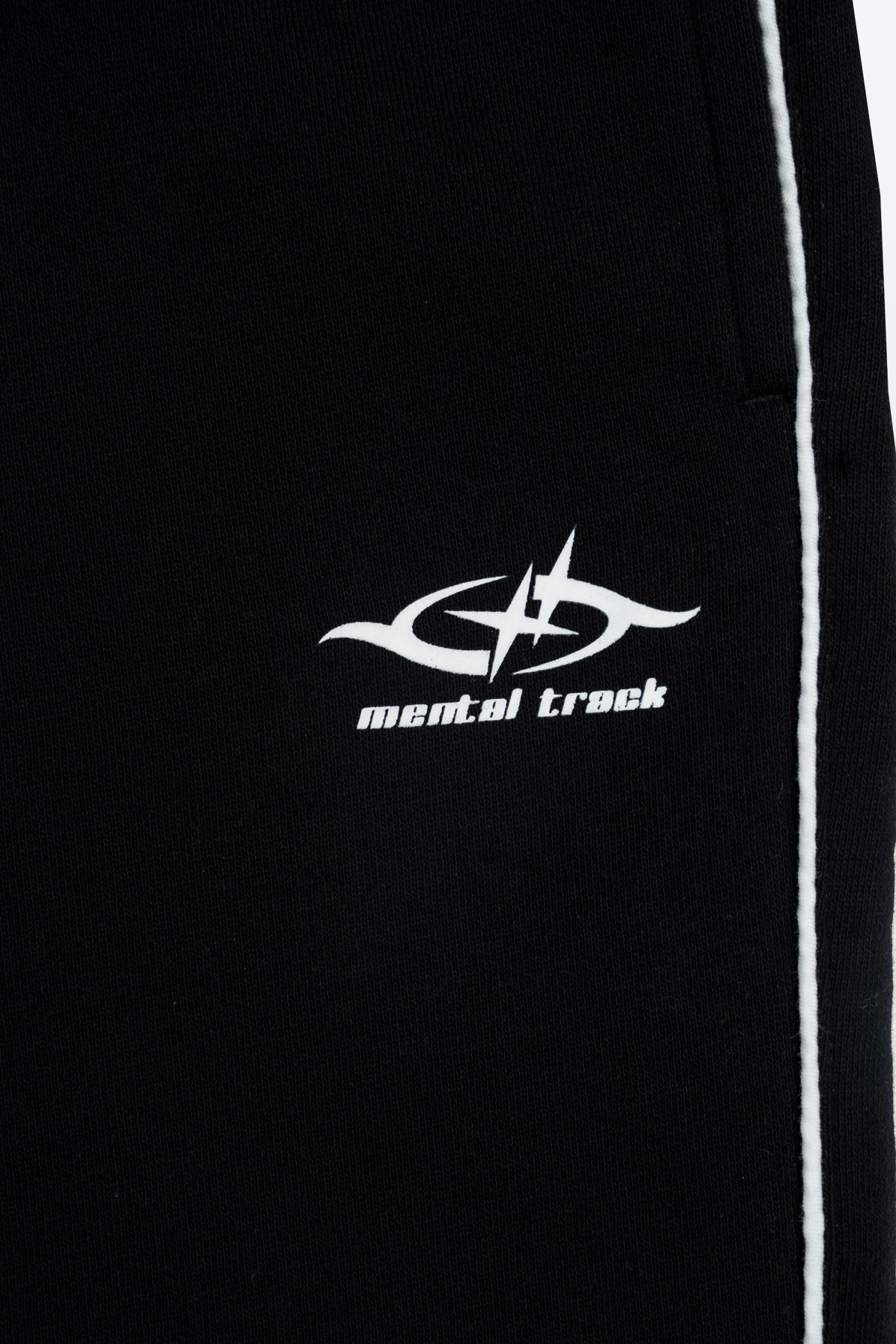 Czarne krótkie spodenki z białym lampasem