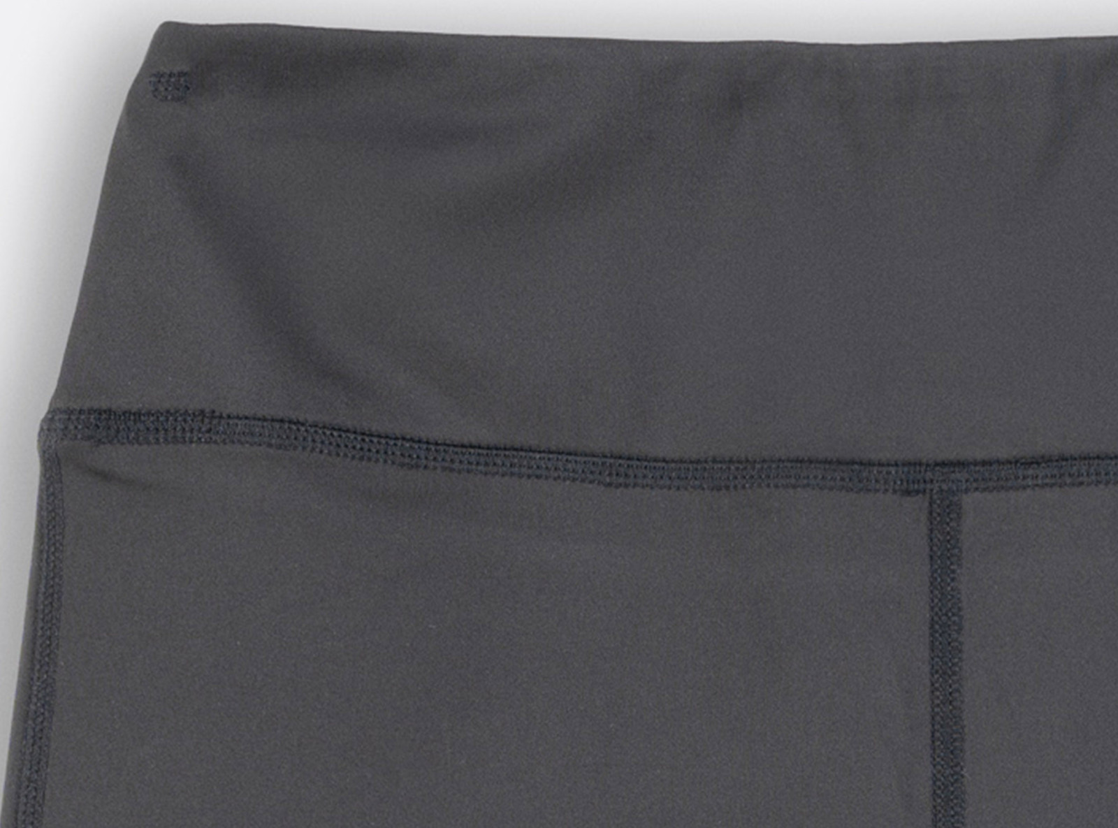 Czarne krótkie spodenki typu kolarki