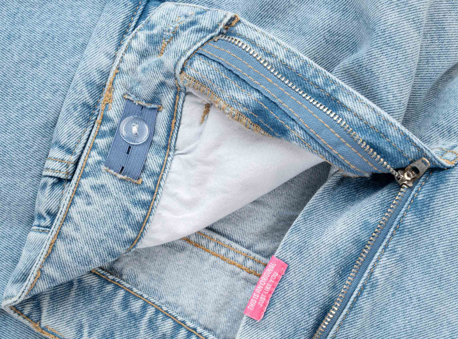 Niebieskie krótkie spodenki jeansowe model JORTS z efektem sprania