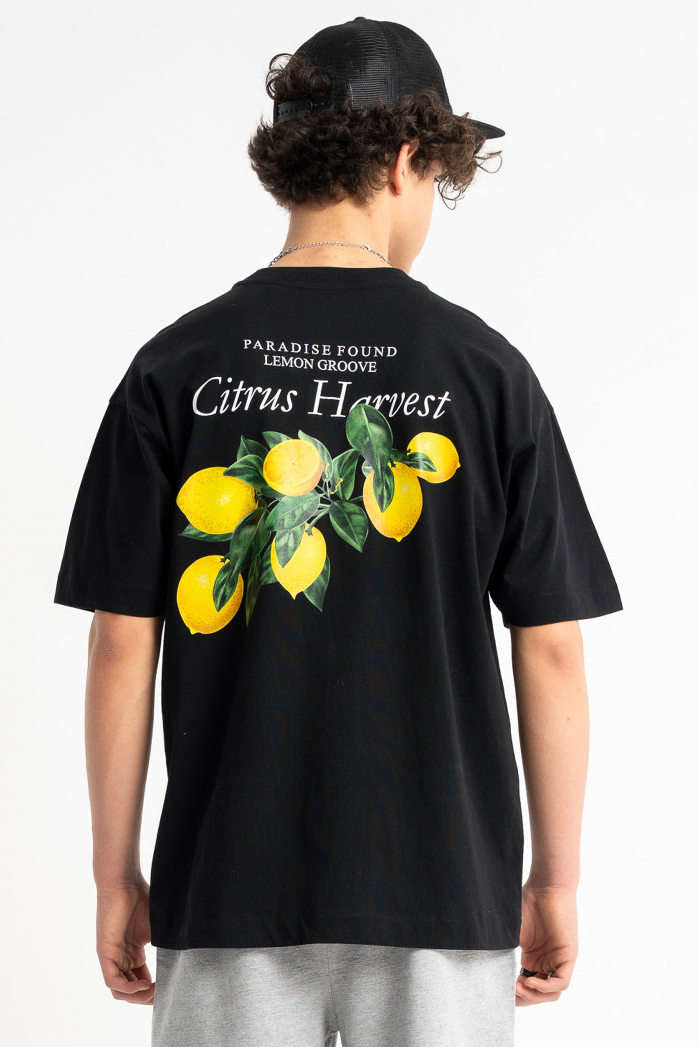 Czarny t-shirt LOOSE z autorską grafiką z tyłu