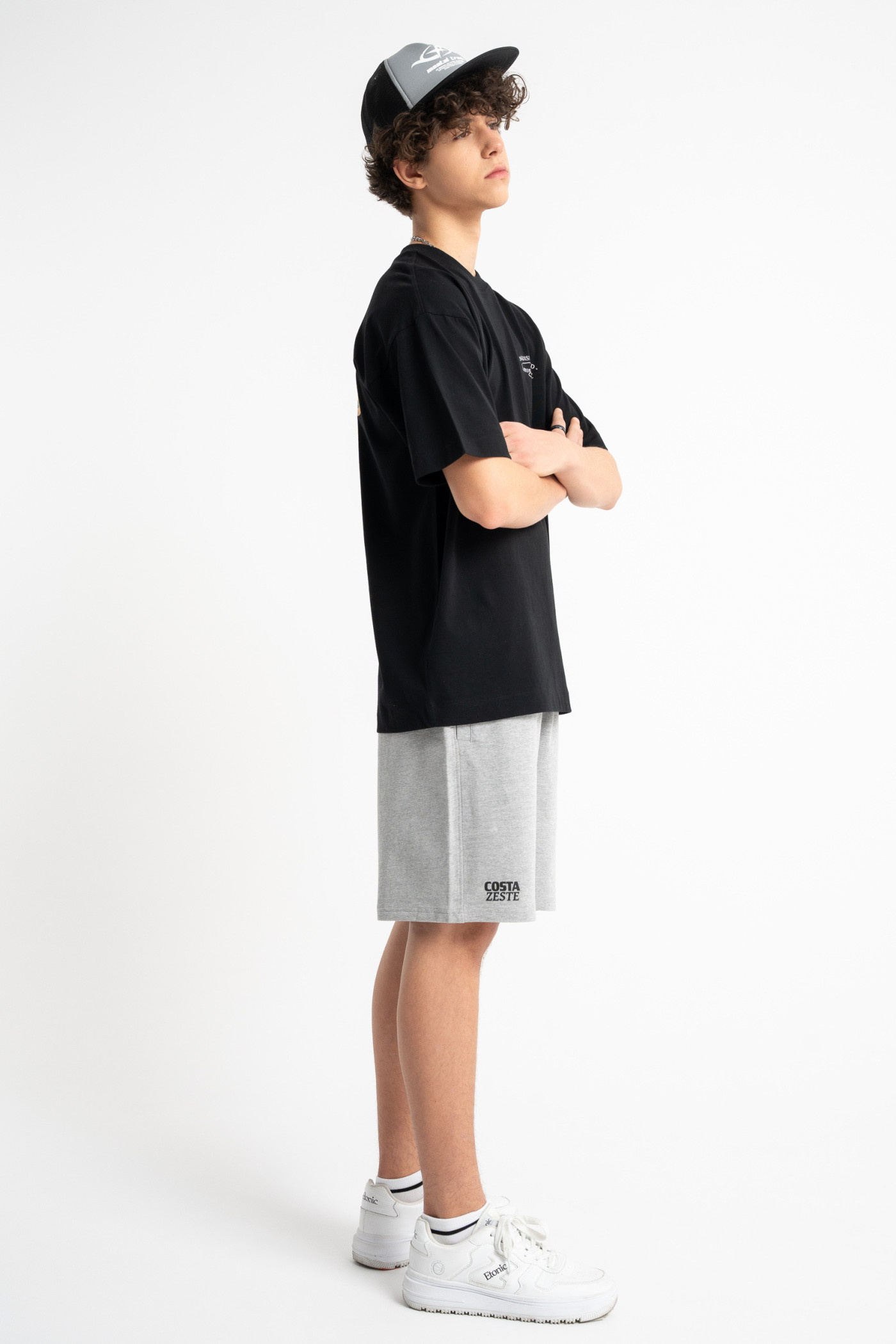 Czarny t-shirt LOOSE z autorską grafiką z tyłu