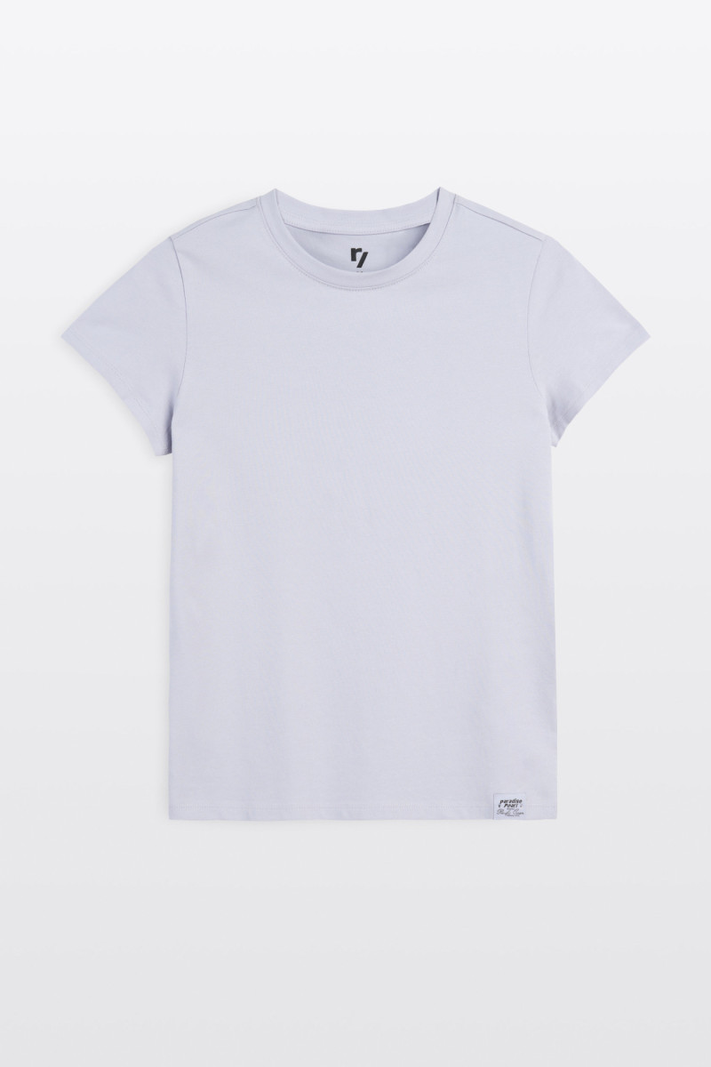 Fioletowa bluzka SLIM z minimalistyczną naszywką z krótkimi rękawami