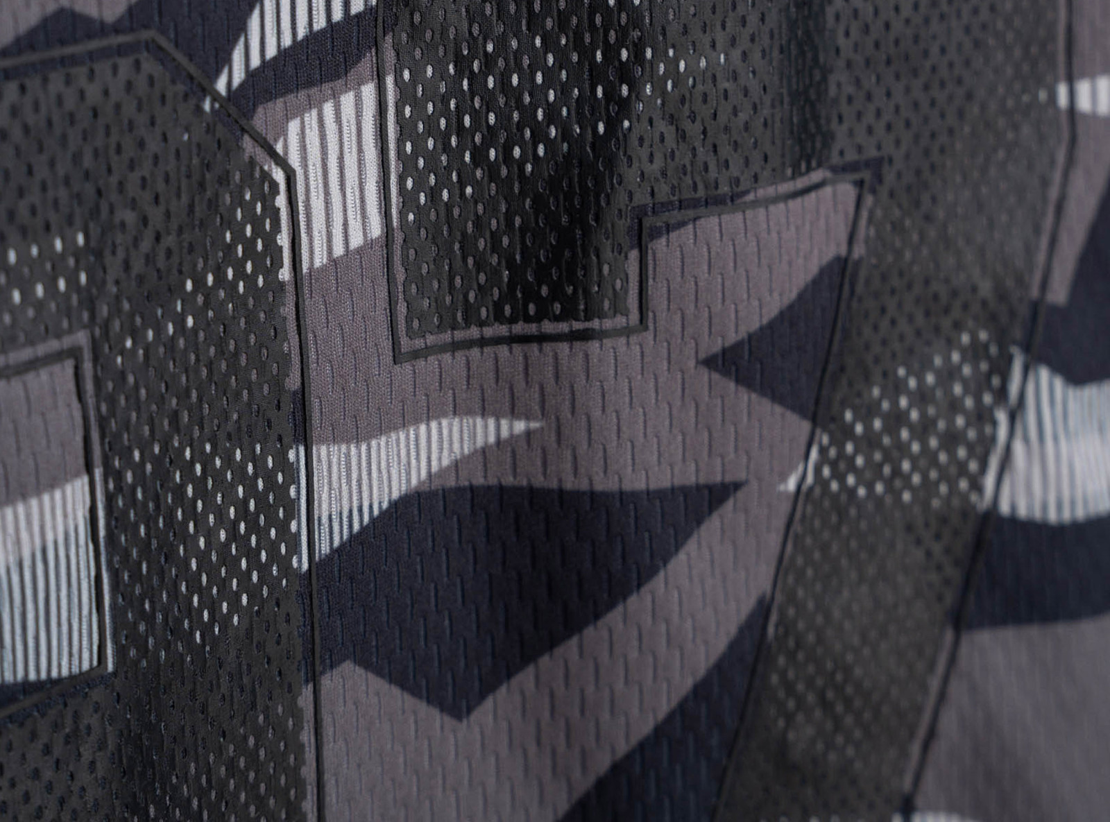 Szary t-shirt bez rękawów w stylu sportowym z nadrukiem na całości