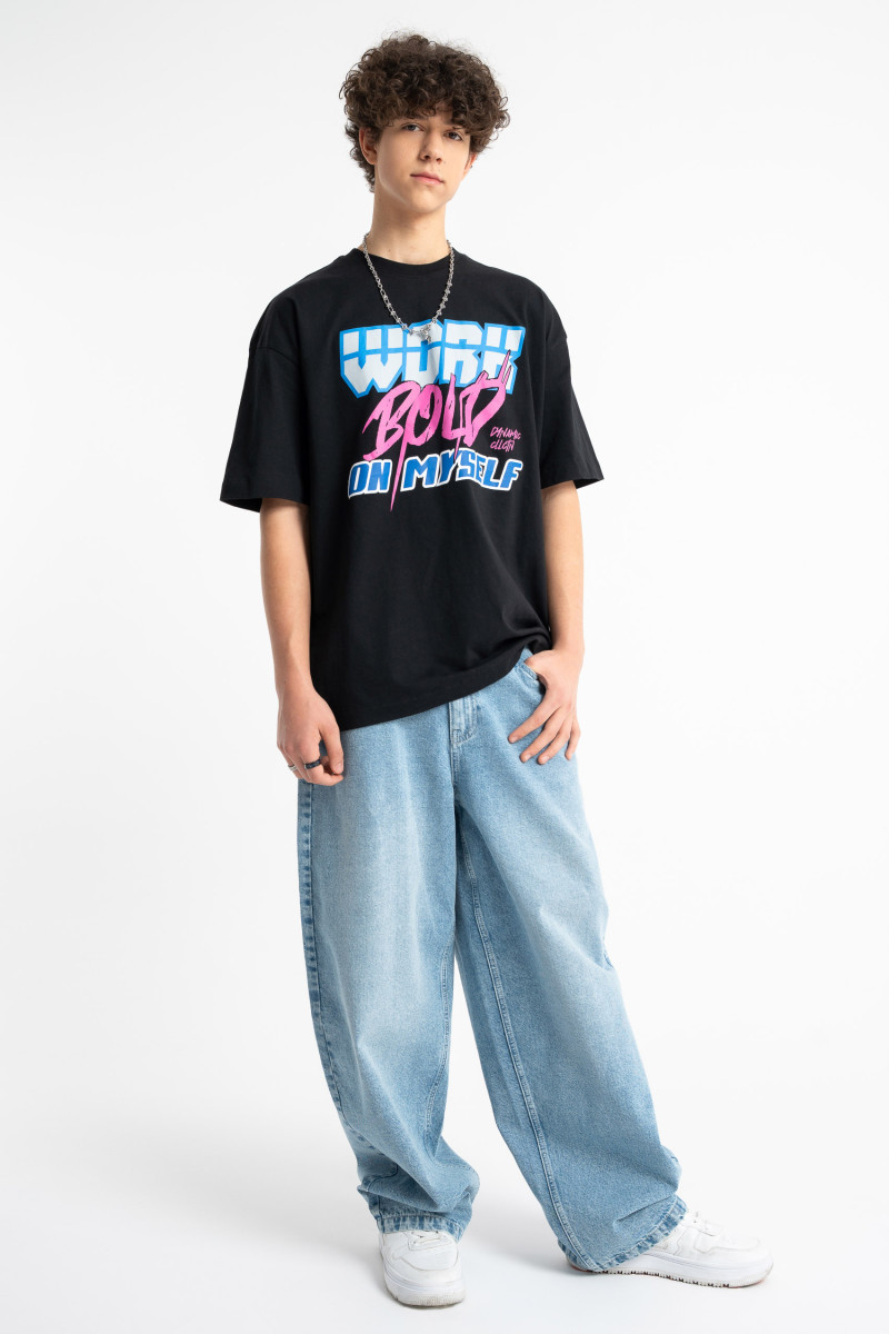 Czarny t-shirt OVERSIZE z autorską grafiką z przodu