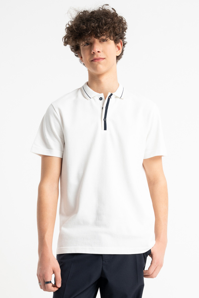 Koszulka polo chłopięca regular z krótkim rękawem z kontrastową lamówką, biały