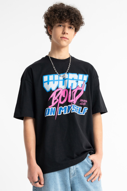 Czarny t-shirt OVERSIZE z autorską grafiką z przodu