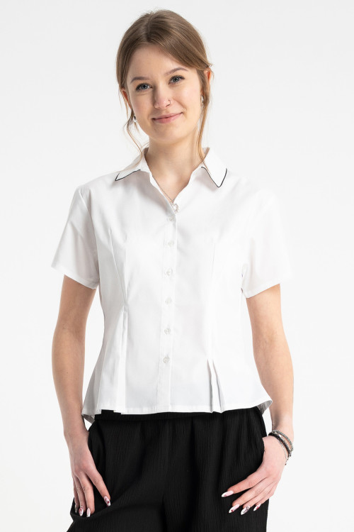 Biała koszula z krótkim rękawem z kontrastową lamówką