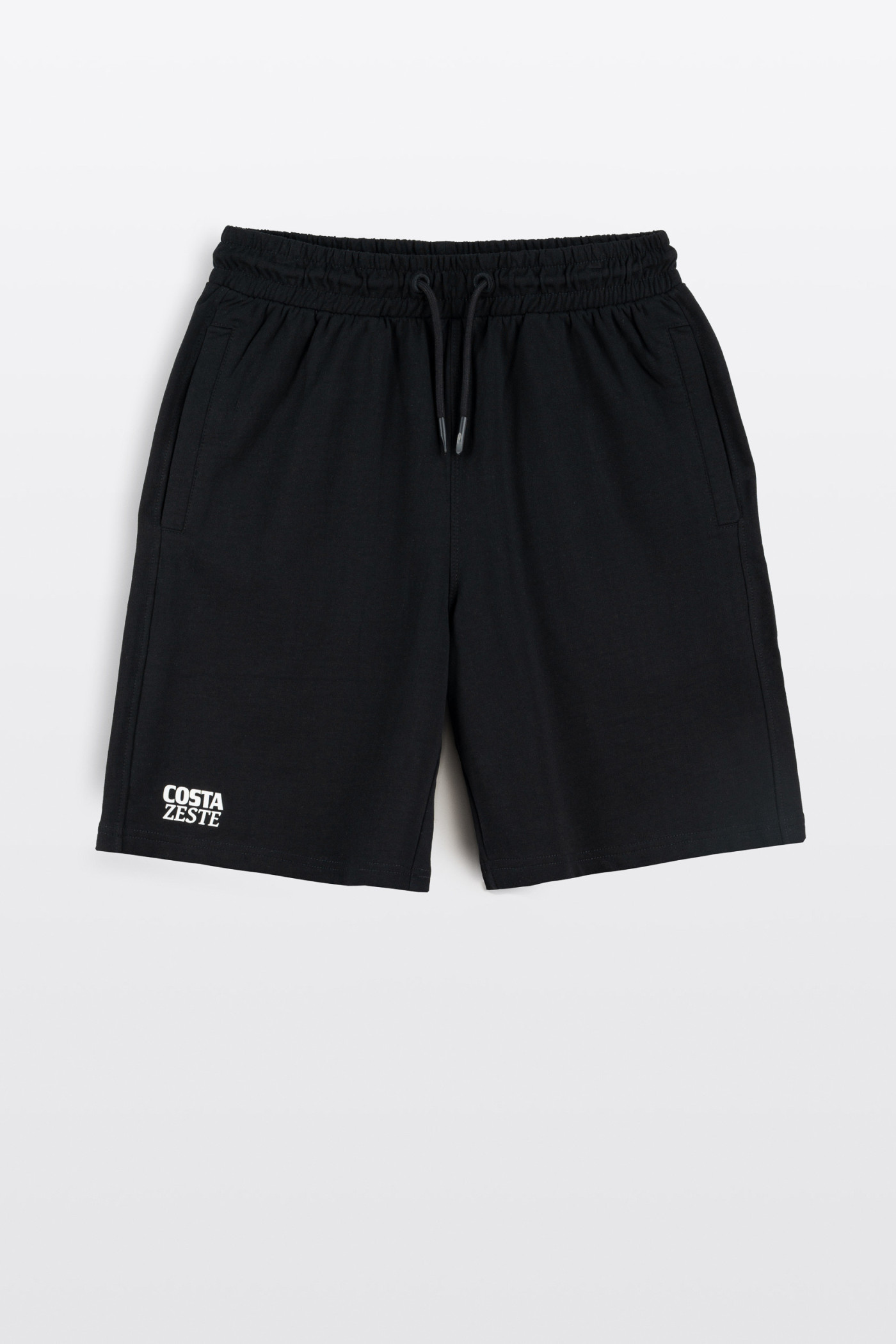 Czarne krótkie spodenki z minimalistycznym nadrukiem